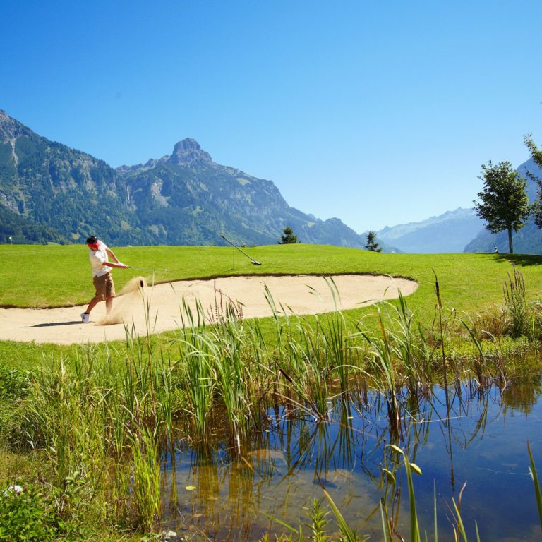 Golfplatz Bludenz Braz mit Roggelskopf (c) Joachim Stretz / Alpenregion Bludenz Tourismus GmbH