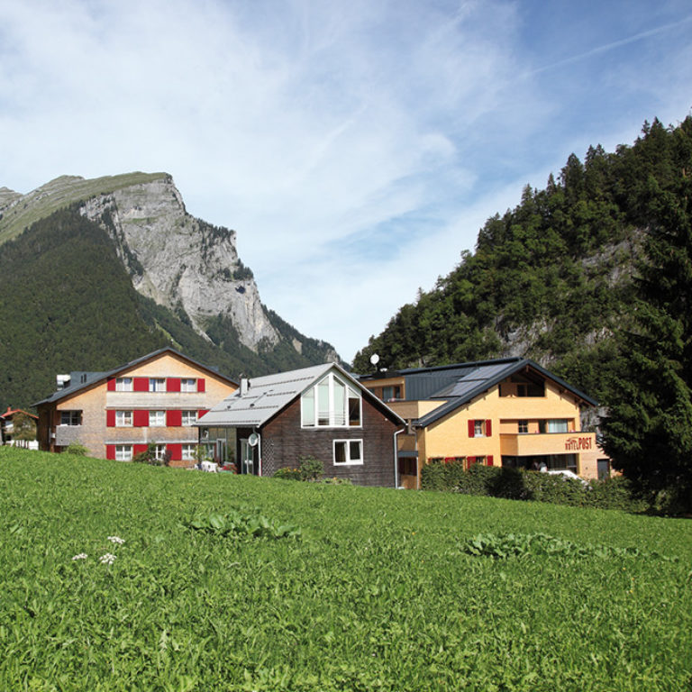 Top Family Vorarlberg Familienhotel, Alpen Hotel Post Au, Außenansicht Sommer © Alpen Hotel Post Au
