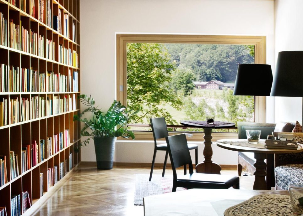 Hotel Krone Bibliothek, Au