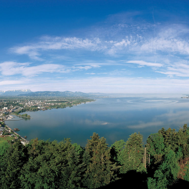 Panoramablick auf den Bodensee vom Pfänderrücken (c) Walter Vonbank
