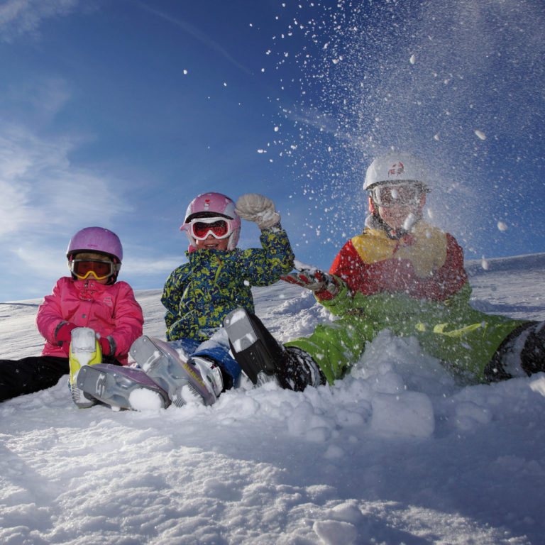 Kinder im Schnee, Skigebiet Niedere Andelsbuch, Bregenzerwald © Ludwig Berchtold / Vorarlberg Tourismus