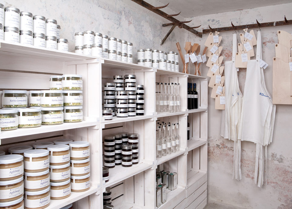 Laden mit Produkten von Frau Kaufmann, Egg © Roswitha Natter / super-bfg.com