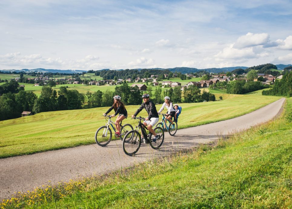 Radfahren, Achtalweg, Bregenzerwald (c) Benjamin Schlachter / Bregenzerwald Tourismus GmbH