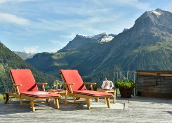 Sonnenterrasse im Hotel Goldener Berg, Lech am Arlberg © Günther Standl