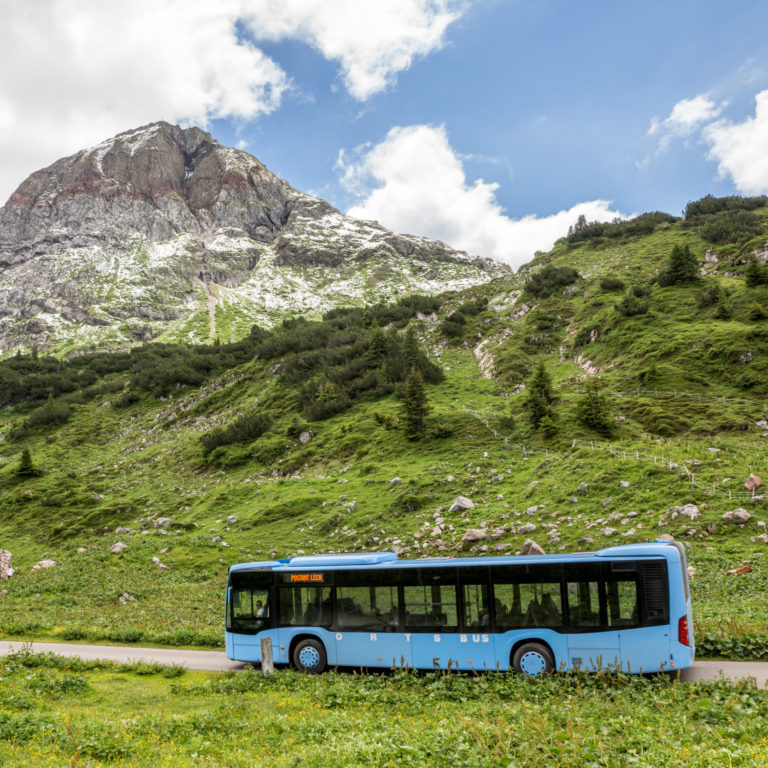 Formarinalpe, mit dem Bus nach Lech © Helmut Düringer / Vorarlberg Tourismus GmbH