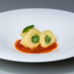 Bärlauch-Käseknödel mit Tomatenkompott © Restaurant Schulhus Krumbach