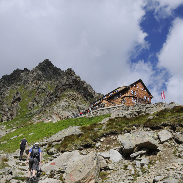 Die Steigvariante führt am Schluss steil hinauf zur Saarbrücker Hütte. © Peter Freiberger / Vorarlberg Tourismus