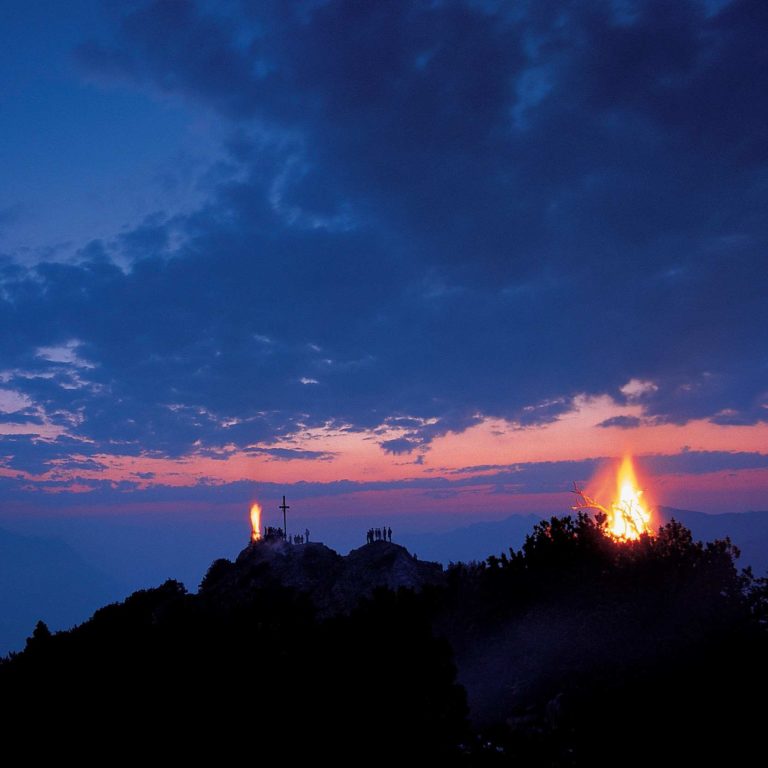 Sonnwendfeuer - Berge in Flammen im Montafon (c) Andreas Gassner I Vorarlberg Tourismus