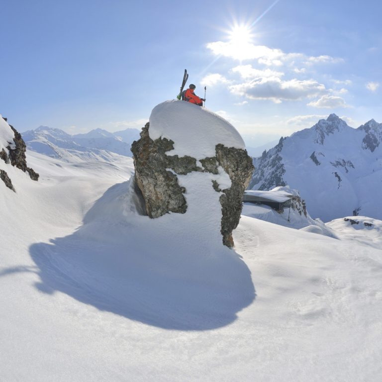 Freerider vor Flexenbahn Zürs, Lech Zürs am Arlberg (c) Sepp Mallaun / Vorarlberg Tourismus