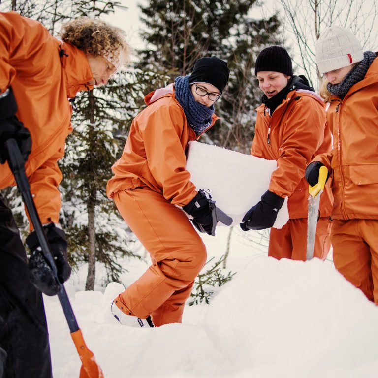Iglu Bauen, Hittisau (c) Markus Gmeiner - Vorarlberg Tourismus