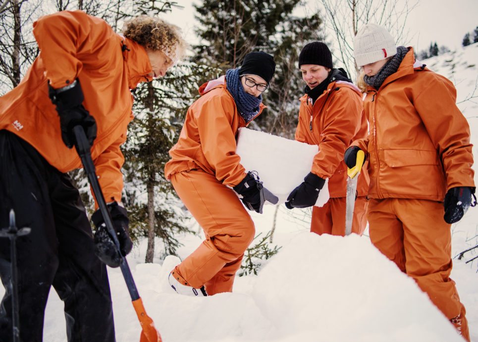 Iglu Bauen, Hittisau (c) Markus Gmeiner - Vorarlberg Tourismus