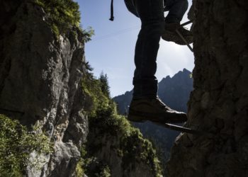 Klettern am Rongg Wasserfall im Montafon (c) Daniel Zangerl / Montafon Tourismus GmbH