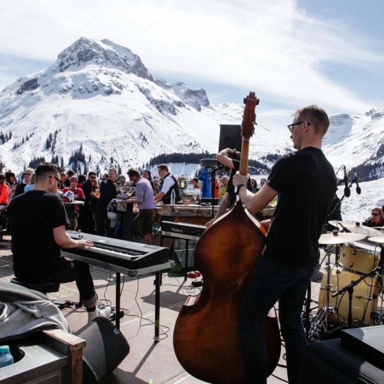 Tanzcafe Arlberg, Apres Ski Vorarlberg, Live Musik, Sonnenski (c) Bernadette Otter, Lech Zürs Tourismus