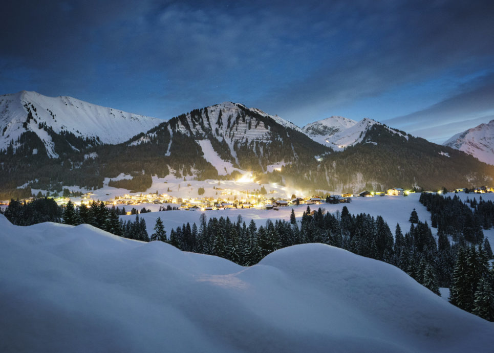Blick auf Riezlern bei Nacht © Dietmar Denger / Vorarlberg Tourismus