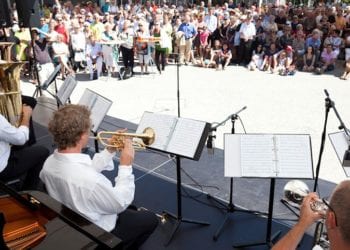Tag der Wiener Symphoniker, Bläserensemble spielt auf der Open Air Bühne am Kornmarktplatz in Bregenz (c) Bregenzer Festspiele / Wiener Symphoniker