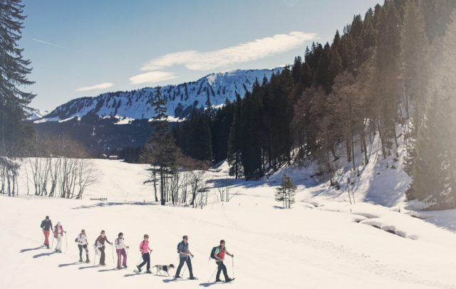 Schneeschuhwanderung durch die Genussregion Kleinwalsertal, Riezlern (c) Markus Gmeiner - Vorarlberg Tourismus GmbH