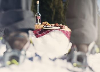 Schneeschuhwanderung durch die Genussregion Kleinwalsertal, Riezlern (c) Markus Gmeiner I Vorarlberg Tourismus GmbH