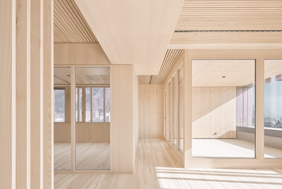 Blick ins Innere des neuen Rathaus in Hohenems, Holzarchitektur aus Vorarlberg