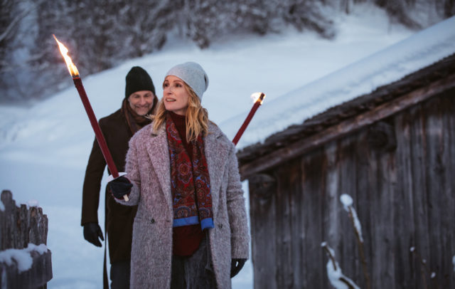 Schoppernau Fackel Spaziergang OEW Winterzauber © Sebastian Stiphout / Österreich Werbung