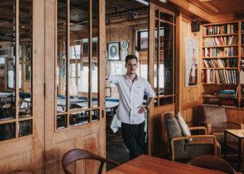 Jonathan Burger in der Stube des Hirschen Schwarzenberg © Angela Lamprecht / Vorarlberg Tourismus