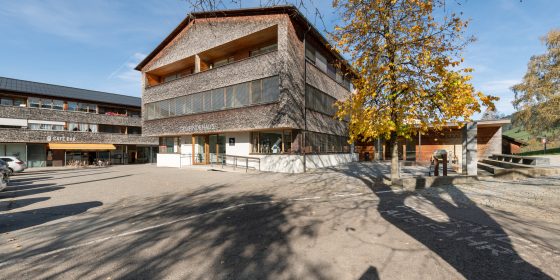 Krumbach Dorfplatz Gemeindehaus © Johannes Fink / Vorarlberg Tourismus