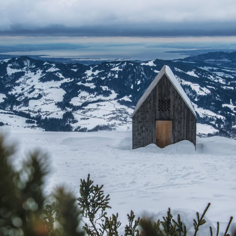 Kapelle Vordere Niedere mit Blick auf Bodensee © Michael Meusburger - Bregenzerwald Tourismus