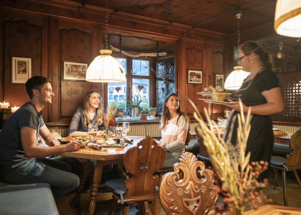 Montafonerstube Montafonertisch in der Krone Schruns © Dietmar Denger / Vorarlberg Tourismus