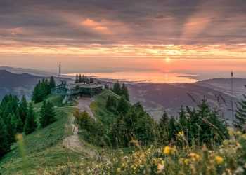 Sonnenuntergang Baumgarten (c) Michael Meusburger I Seilbahn Beazu