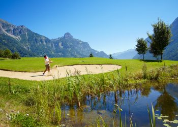 Golfplatz Bludenz-Braz mit Roggelskopf (c) Joachim Stretz - Alpenregion Bludenz Tourismus GmbH