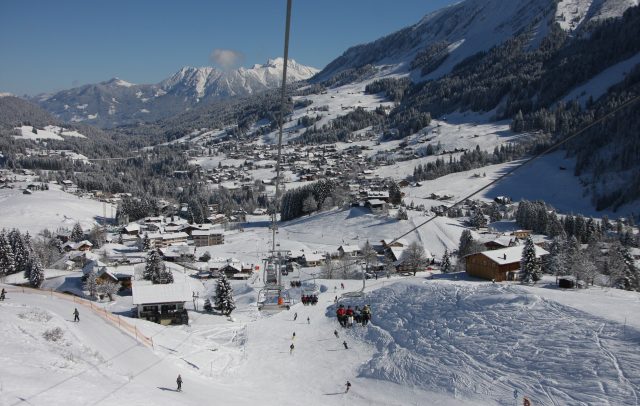 Blick auf Hirschegg, Wintertipps @ Oberstdorf Kleinwalsertal Bergbahnen