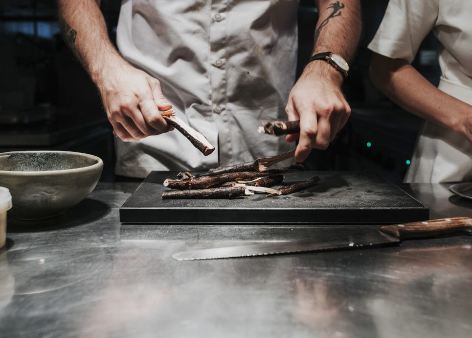 Johannisbeeräste für ein aromatisches Öl © Angela Lamprecht / Vorarlberg Tourismus