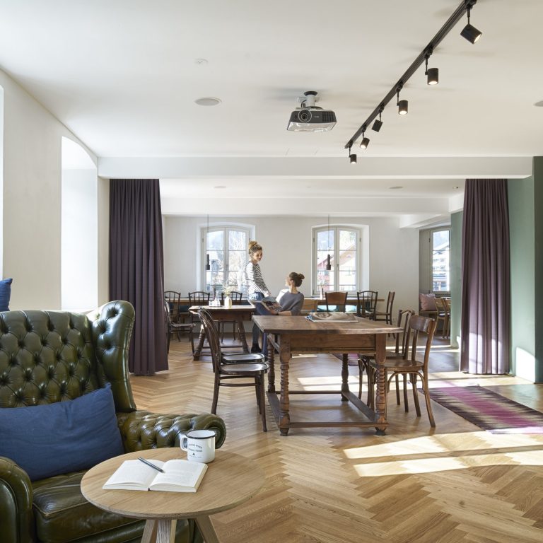 Hotel Bären Mellau_Basecamp Bibliothek © Adolf Bereuter null