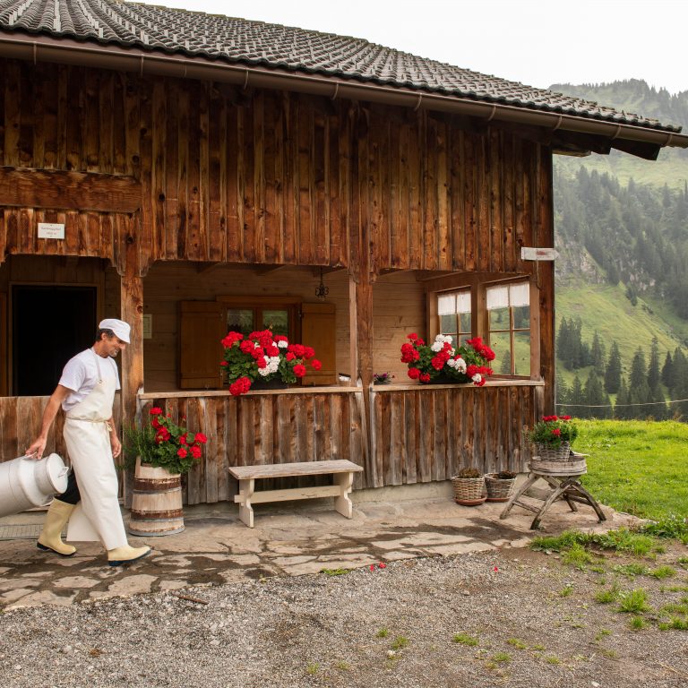 Sennarbeiten auf der Alpe © Rupert Mühlbacher - Bregenzerwald Tourismus
