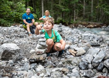 Familienwanderung Burmiweg, Sommer im Kleinwalsertal © Bastian Morell - Kleinwalsertal Tourismus eGen