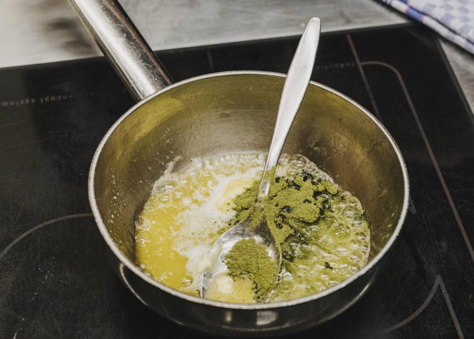 Liebstöckelpulver in geklärter Butter © Angela Lamprecht / Vorarlberg Tourismus