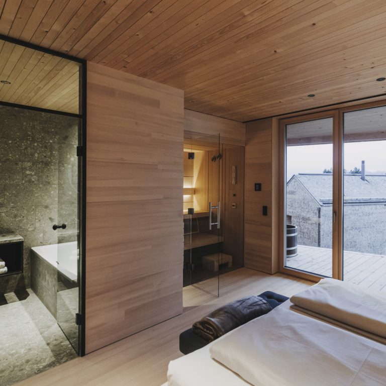 Peterhof Furx (c) Angela LamprechtAngela Lamprecht - Peterhof Peterhof Furx