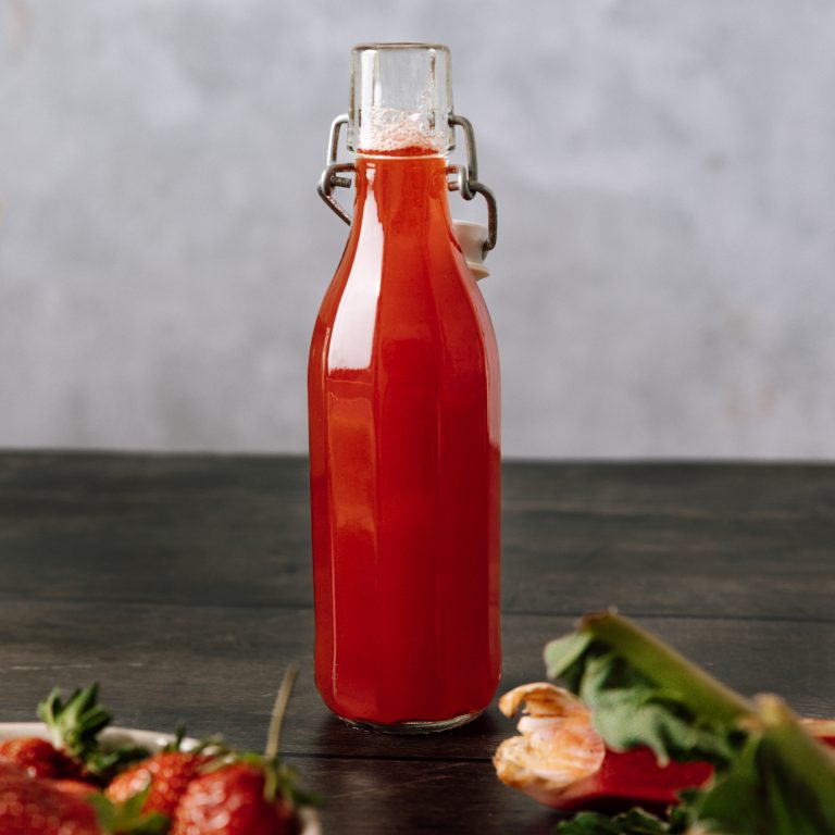 Rhabarber-Erdbeer-Sirup © Jessica Lerchenmüller / Vorarlberg Tourismus