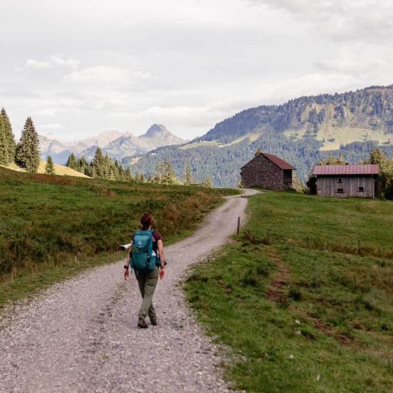 Wandern am Hörnlepass im Kleinwalsertal (c) Sabrina Bechtold - Vorarlberg Tourismus