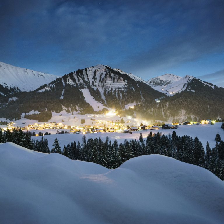 Blick von Schwend nach Riezlern am Abend (c) Dietmar Denger