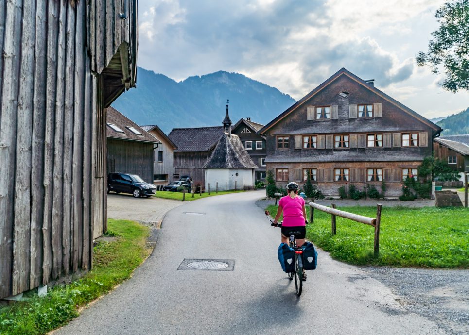 Kulturradtour Vorarlberg, Schnepfau, Bregenzerwald (c) Szymon Nitka, Vorarlberg Tourismus