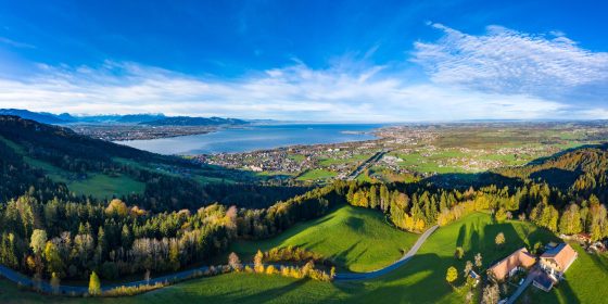 Blick auf den Bodensee von Eichenberg über dem Bodensee aus, herbstliche Stimmung, klare Sicht