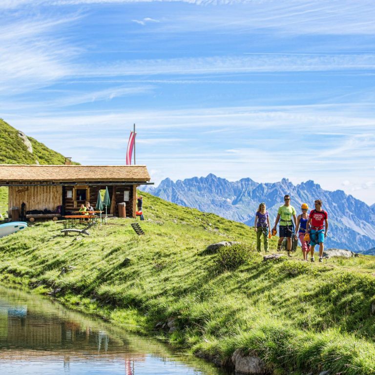 Erlebniprogramm BergePLUS, Wanderer im Silvretta-Gebiet im Montafon im Sommer