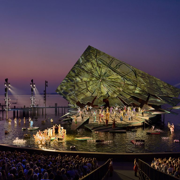 Aufführung der Bregenzer Festspiele auf der Seebühne 